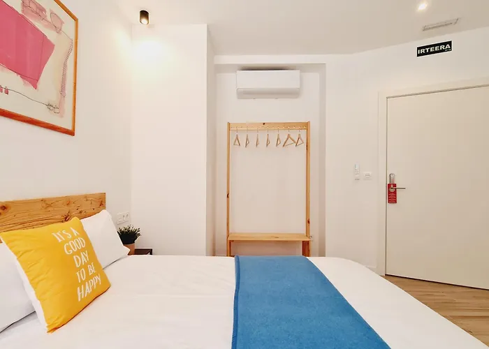 & Kitchen Santutxu 招待所